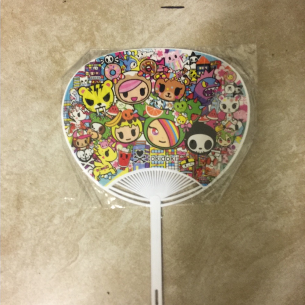 2018 Comic Con *RARE* Tokidoki Fan - Picture 2 of 2